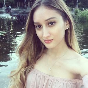 Meet your Posher, Daniela
